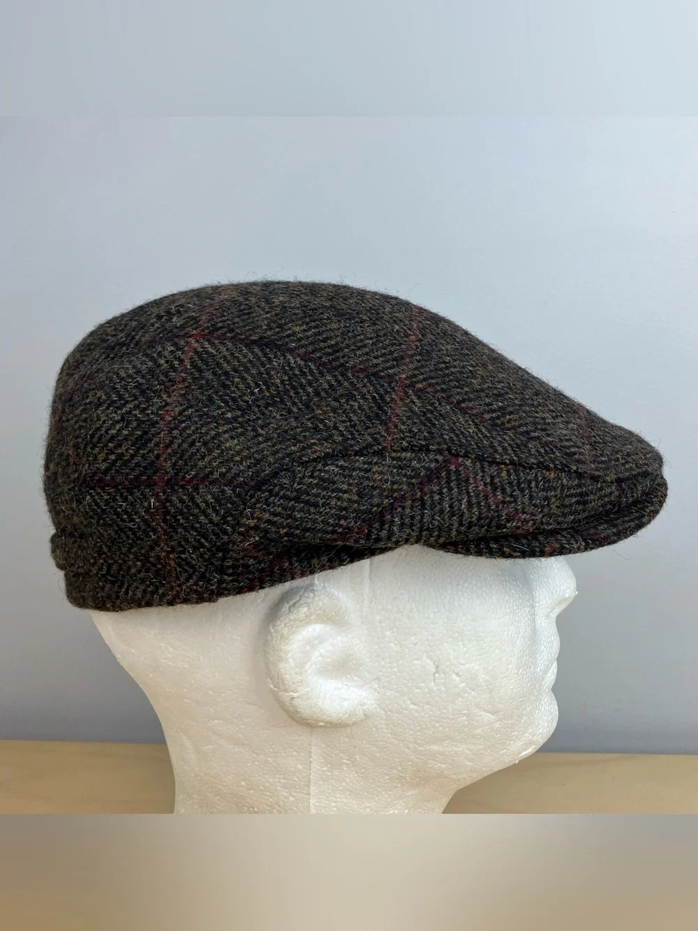 Mucros Weavers Hat Trinity Tweed 100% Wool Newsboy Cabbie Hat Size M Brown Plaid